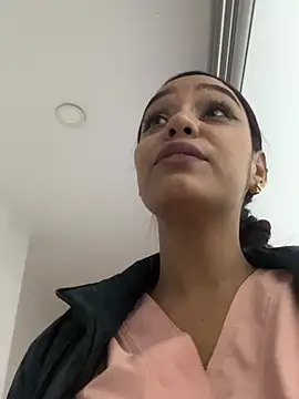 Sara-77 Show Webcam
