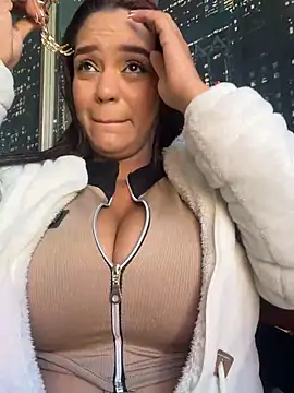 Sara-77's Webcam Show
