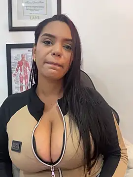 Sara-77's Webcam Show
