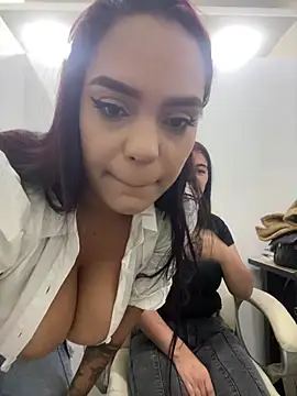 Sara-77 Show in webcam