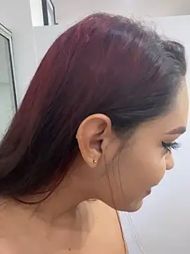 Sara-77's Webcam Show