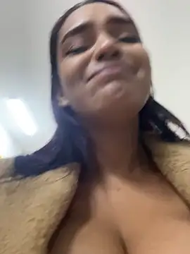 Sara-77 webcam show