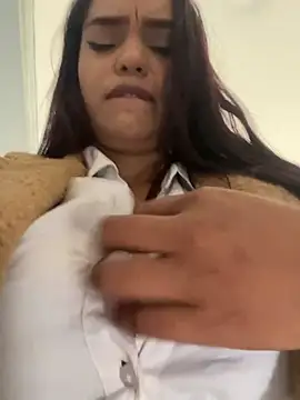 Sara-77's Webcam Show