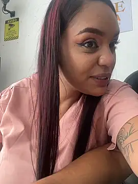 Sara-77 Show in webcam