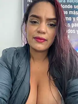 Sara-77 Webcam-Show