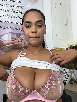 Pokazy przed kamerką – Sara-77
