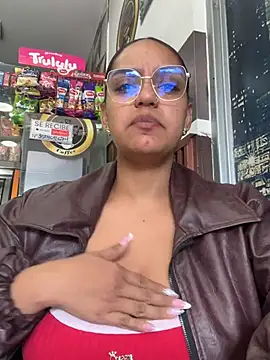 הופעת וובקאם של Sara-77