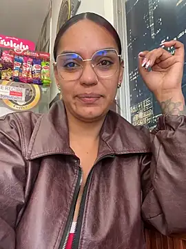Show modela Sara-77 na web-kameri