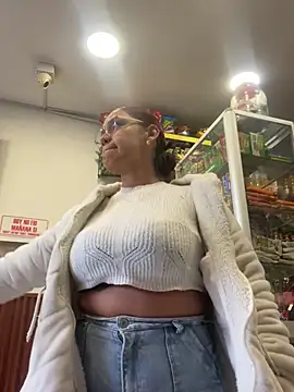 Sara-77's Webcam Show