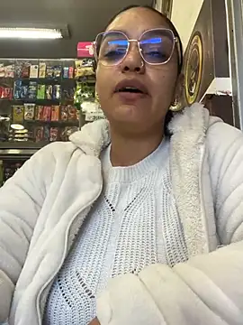 Sara-77 Show in webcam