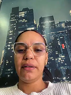 Sara-77 Show in webcam