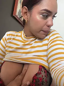 Sara-77's Webcam Show