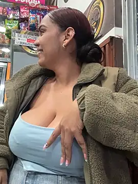 Sara-77 Show in webcam