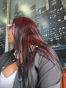 Sara-77 Show in webcam