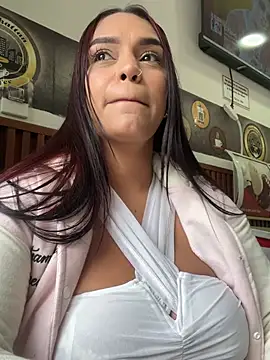 Sara-77's Webcam Show