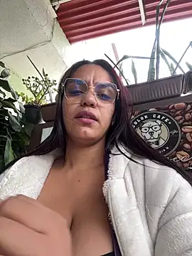 Sara-77's Webcam Show