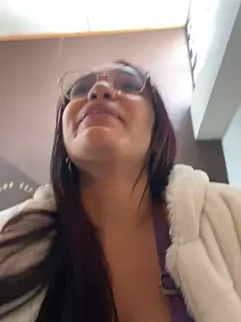 Sara-77's Webcam Show