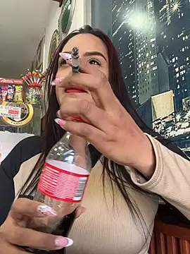 Sara-77's Webcam Show