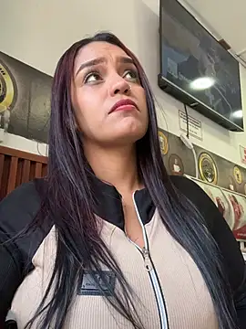 Sara-77 webcam show