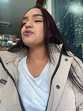 Sara-77's Webcam Show