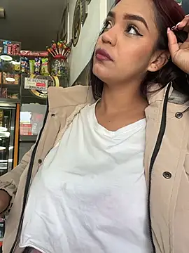 Sara-77 Show Webcam