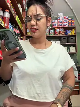 Sara-77 Pertunjukan Webcam