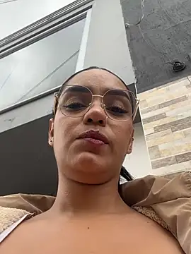 Sara-77's Webcam Show