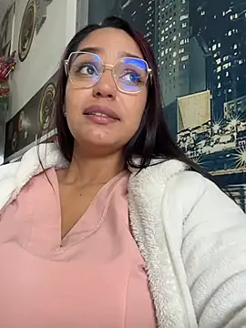 Sara-77 Show in webcam