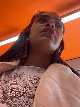 Chat XXX en directo de Sara-77