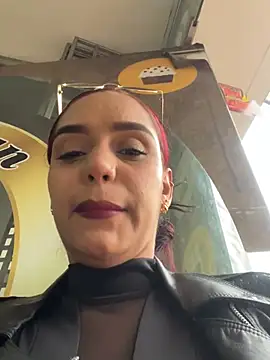 צ'אט XXX בשידור חי של Sara-77