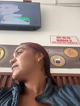 Sara-77 Show in webcam