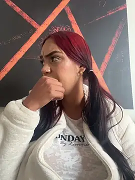 Sara-77 Pertunjukan Webcam