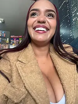 Sara-77 লাইভ XXX চ্যাট