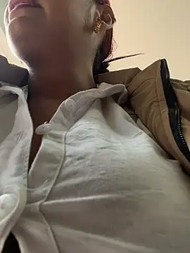 Sara-77 在線直播表演