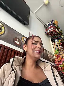 Sara-77 Webcam-Show