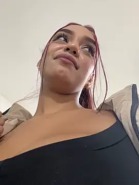 Sara-77 webkamerás műsora