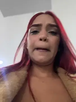 Show modela Sara-77 na web-kameri