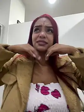 Sara-77 Show in webcam