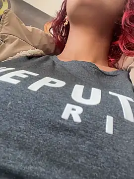 Pokazy przed kamerką – Sara-77