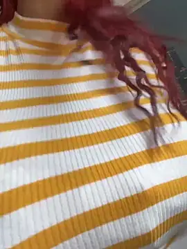 Sara-77 Show in webcam