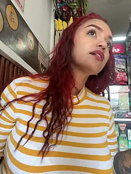 Sara-77 Show in webcam