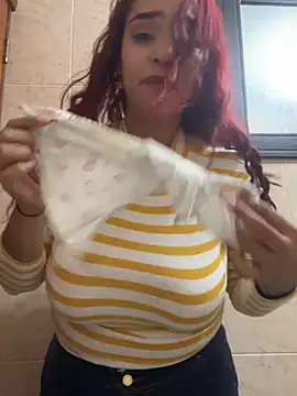 Sara-77's Webcam Show
