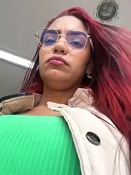 Sara-77 Show in webcam