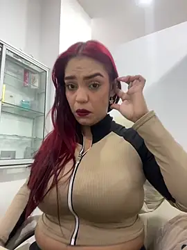 Sara-77: διαδικτυακό σόου στην κάμερα