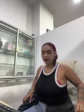 Sara-77 Show Webcam
