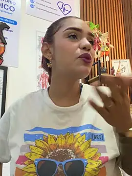 Sara-77 Webcam Show