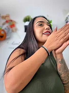 Sara-77 Show in webcam