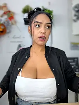 Sara-77 Pertunjukan Webcam