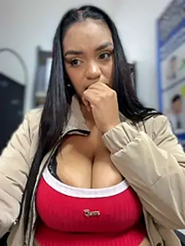 Sara-77 Show in webcam
