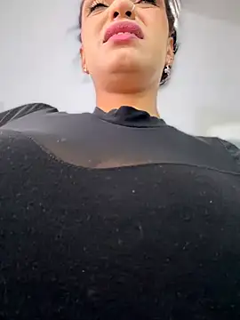 Sara-77 Chat XXX in diretta